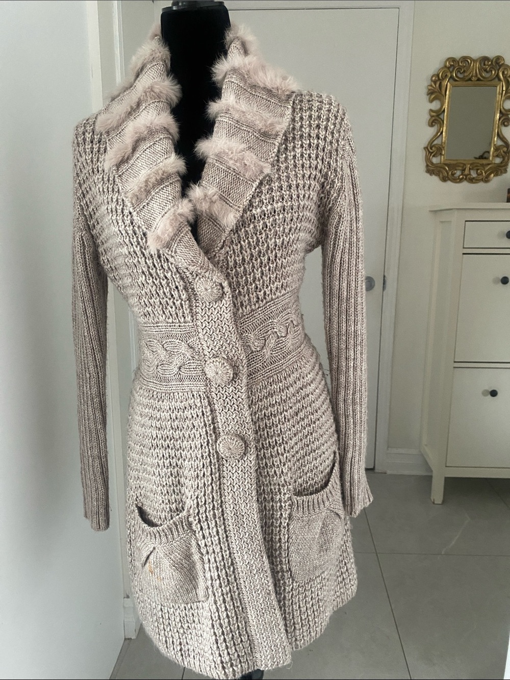 Knit long sleeved Cardigan button down & w Faux Fur Trim in Tan Size Large